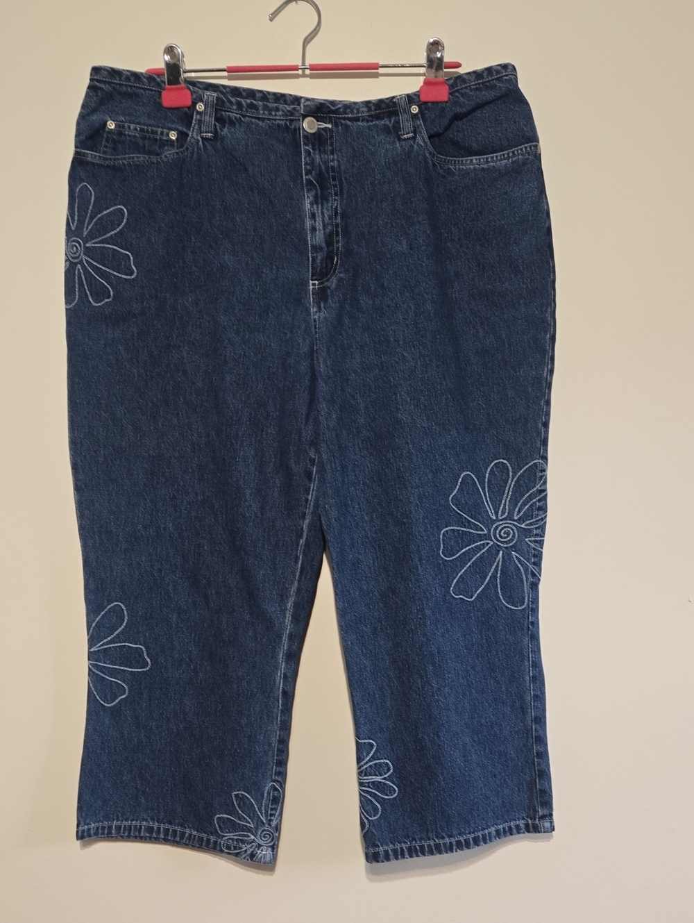 Vintage Floral Embroidered Capris